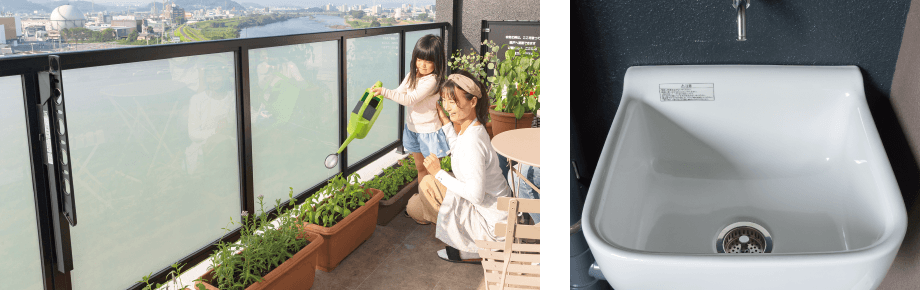 バルコニーでガーデニングを楽しむ親子の写真、およびスロップシンクの写真