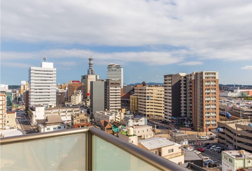 市内を一望できる景色の良いベランダ